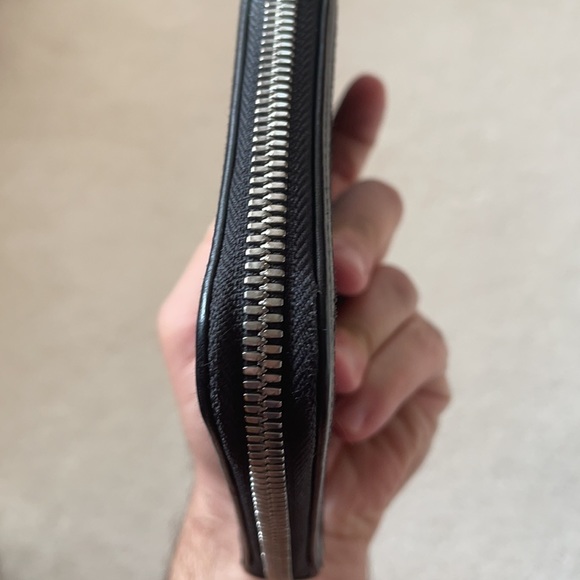 Salvatore Ferregamo Men’s Travel wallet - Picture 10 of 11